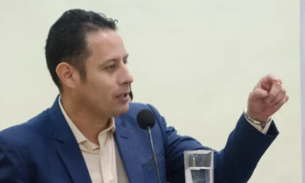 Lara anuncia ley para eliminar el “privilegio” de las maletas diplomáticas para el presidente, vicepresidente y legisladores