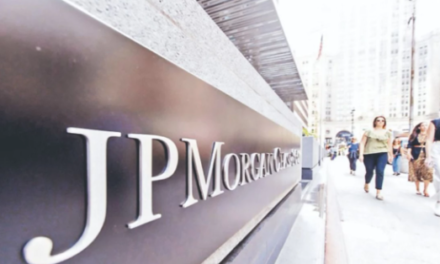 Mejora el riesgo país y el dólar paralelo se ubica por debajo del referencial
