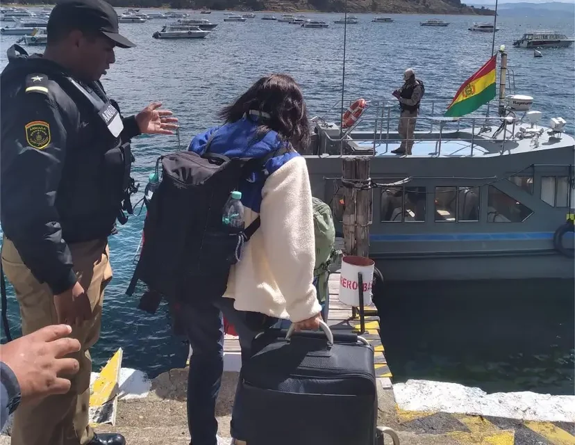 262 turistas rescatados de los bloqueos: 135 de Uyuni y 127 de Copacabana