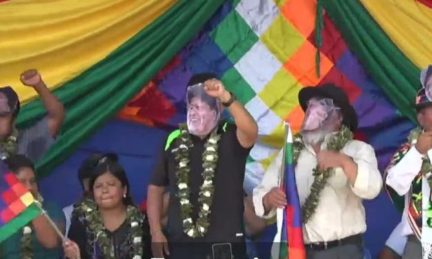 Ausencia de Evo Morales y máscaras con su rostro marcan el acto por el Día del Estado Plurinacional en el trópico