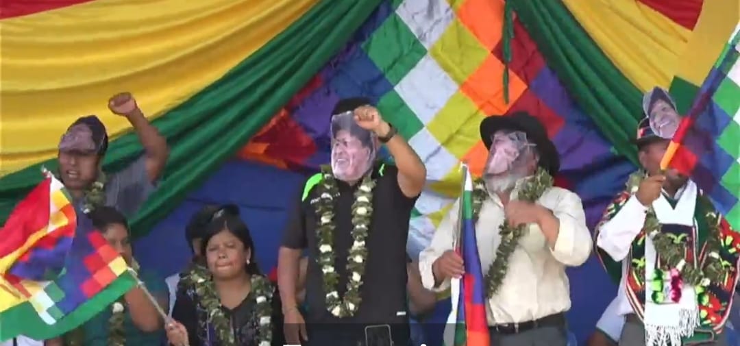 Ausencia de Evo Morales y máscaras con su rostro marcan el acto por el Día del Estado Plurinacional en el trópico