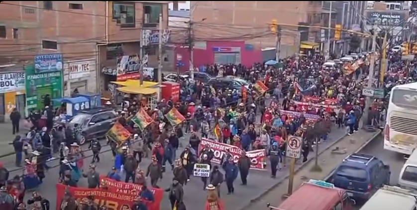 Gobierno abre mesas para debatir el DS 5503 y la COB tensa la pulseta con bloqueos