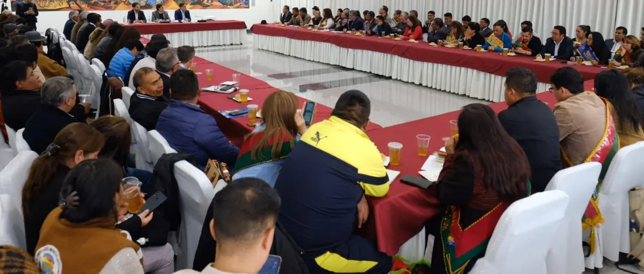 Tras inasistencia de la COB al diálogo, el Gobierno “socializa” con más de 40 sectores sociales el DS 5503