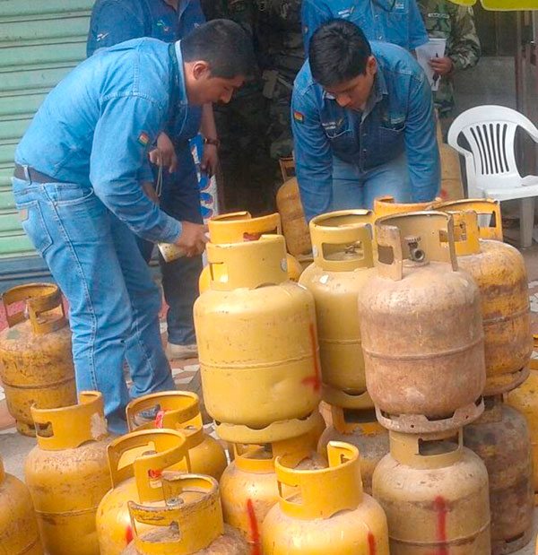 Para evitar acopio y reventa, las garrafas son desprecintadas al entregar