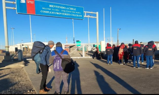 Incremento de flujo turístico provoca largas esperas en paso fronterizo hacia Chile