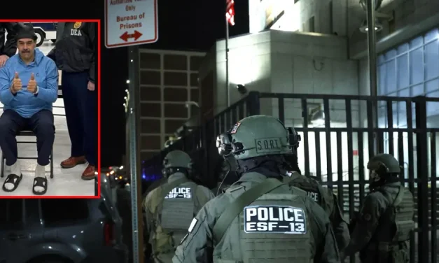 Maduro pasa su primera noche en una cárcel de EEUU, que dice haber asumido el control de Venezuela