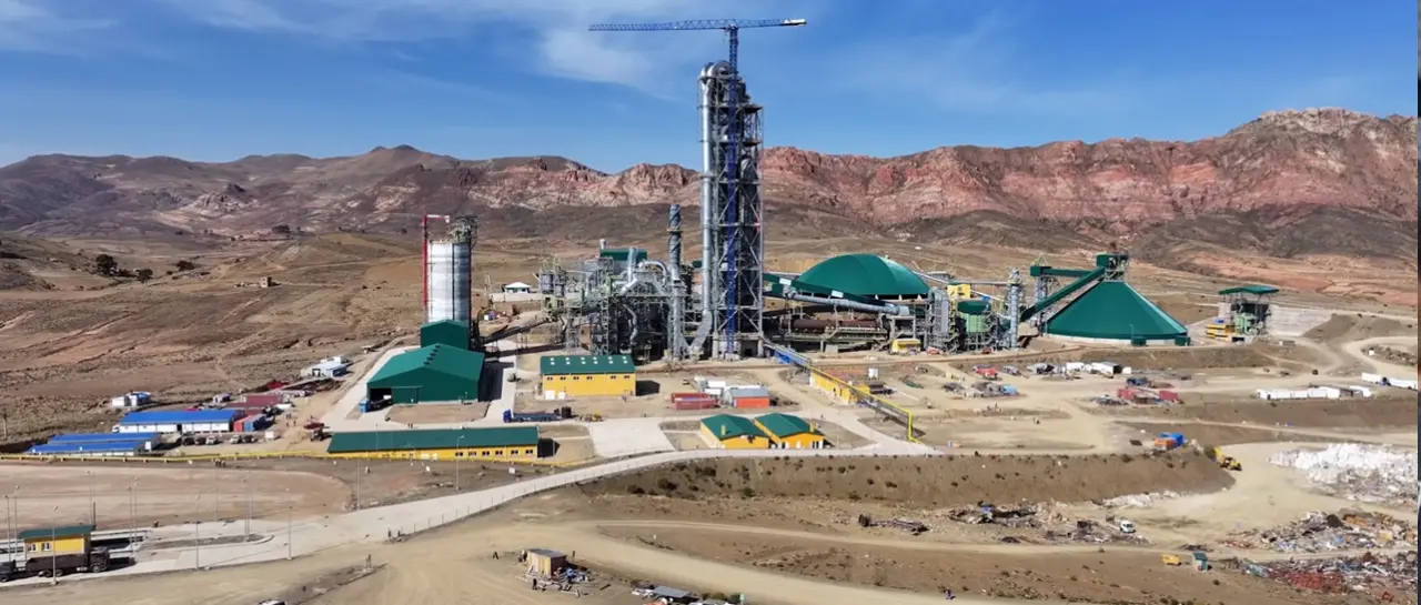 Gobierno denuncia daño económico en planta de cemento de Potosí: Se requerían 15 personas y contrataron a 80