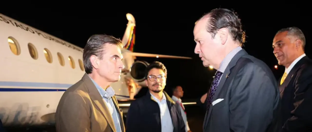 Rodrigo Paz llega a Panamá para participar en foro económico de la CAF