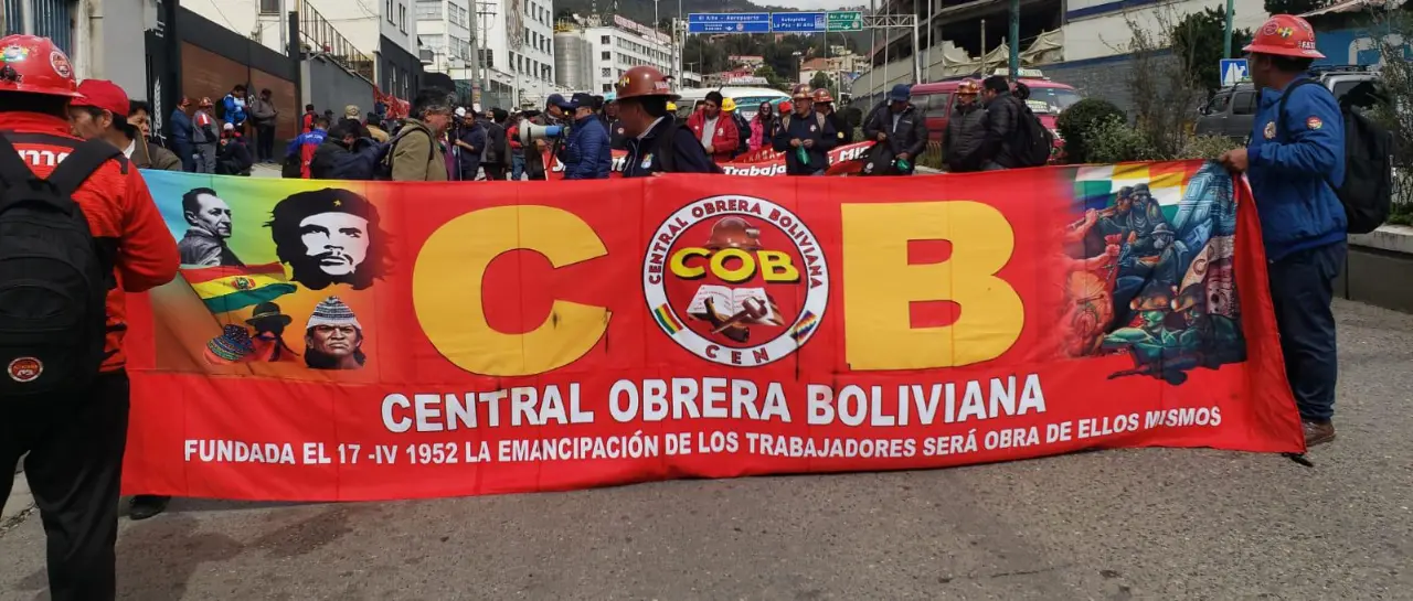 COB marcha en el centro paceño en este inicio del 2026 y cumple 11 días de movilizaciones contra el DS 5503