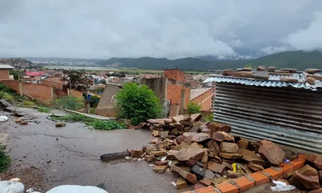 Al menos 80 familias deben abandonar sus casas tras deslizamientos; se declaró desastre en la zona sur de Cochabamba