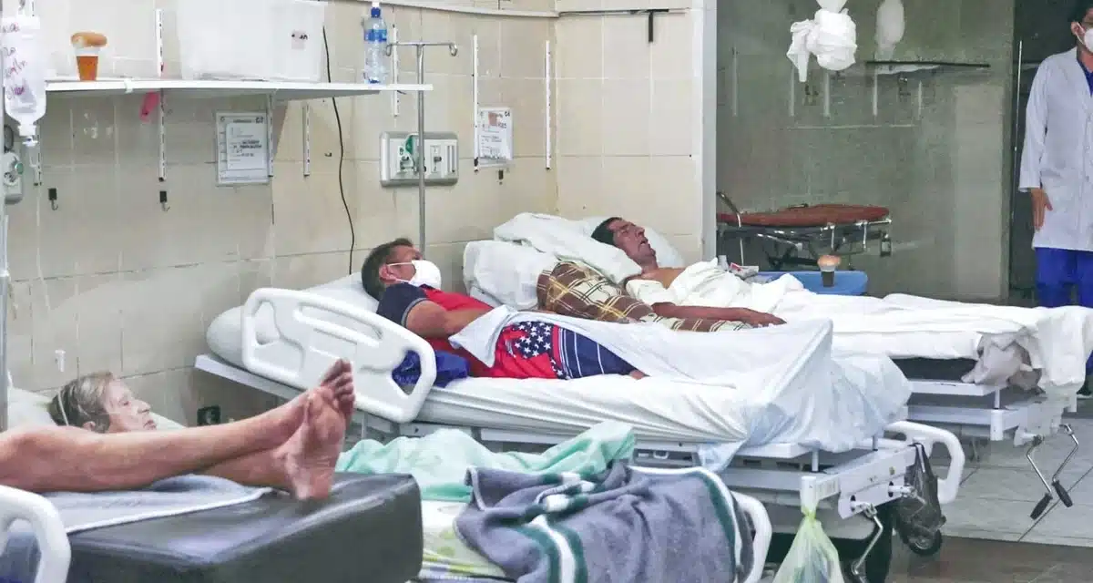 Pacientes peregrinan tres meses por una consulta o cirugía en Bolivia