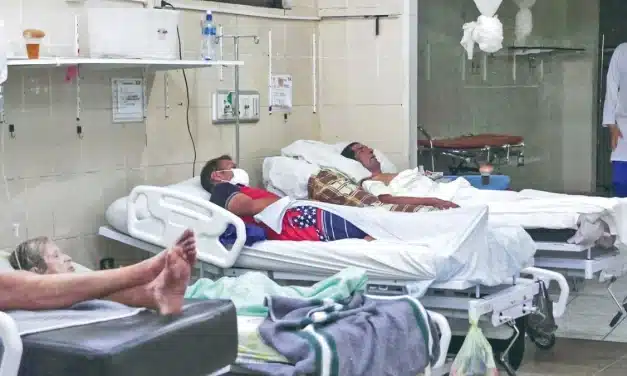 Pacientes peregrinan tres meses por una consulta o cirugía en Bolivia