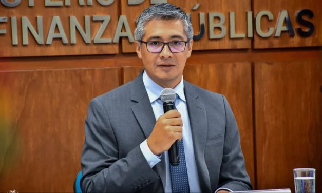 Ministro señala que aún hay una deuda de $us 950 millones por combustibles del gobierno de Arce