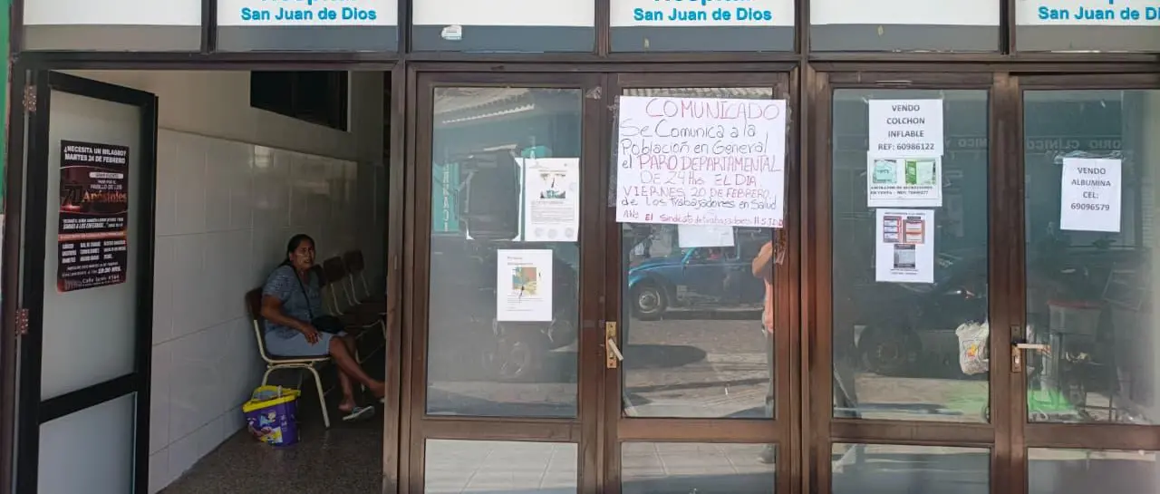 Santa Cruz: Trabajadores de salud acatan paro de 24 horas para exigir el pago de sueldos