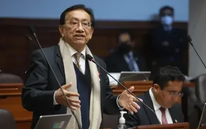 En segunda vuelta, el pleno del Congreso elige a José María Balcázar como nuevo presidente de Perú 