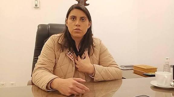 Cívicos cruceños declaran persona no grata a la viceministra de Autonomías y piden su destitución 