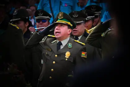 Mediante decreto, Paz destituye al Inspector General de la Policía y designa a un interino 