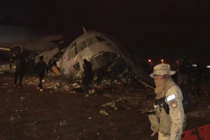Al menos 15 fallecidos tras accidente de avión militar en El Alto
