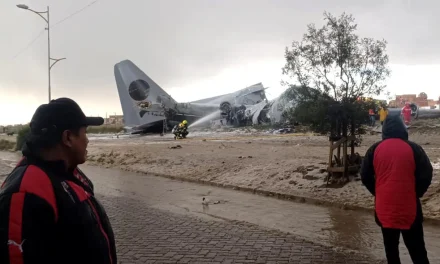 Seis tripulantes sobrevivieron al accidente del Hércules en El Alto; buscan a otros dos