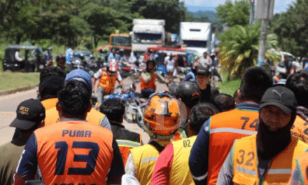 Mototaxistas mantienen bloqueos en provincias cruceñas y anuncian toma de la refinería