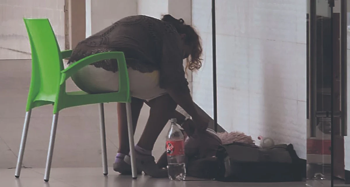 Colapso en el hospital de Niños: pacientes reciben suero hasta en el piso