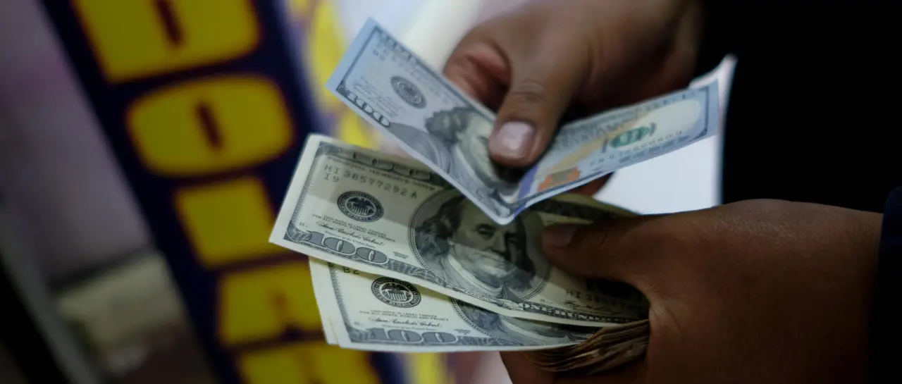 El dólar referencial registra este miércoles su valor más alto desde que se comenzó con su publicación