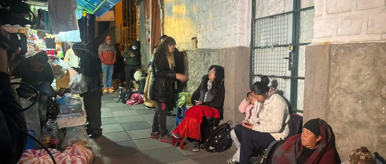 Colapso, falta de medicamentos y fallas en equipos agravan la crisis en los hospitales de Clínicas y de la Mujer en La Paz
