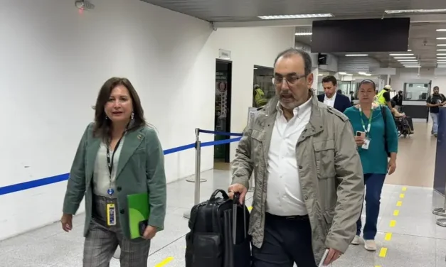 Presidente de la CAF llega a Bolivia y dice que hará anuncios de proyectos junto con Rodrigo Paz