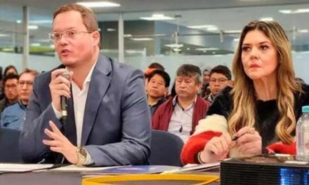 Exgerente de YPFB se abstiene de declarar y es acusada de usurpar funciones