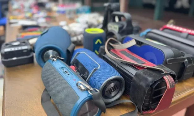 Secuestran cuchillos, celulares y otros objetos prohibidos en la cárcel de Palmasola, en puertas del Carnaval