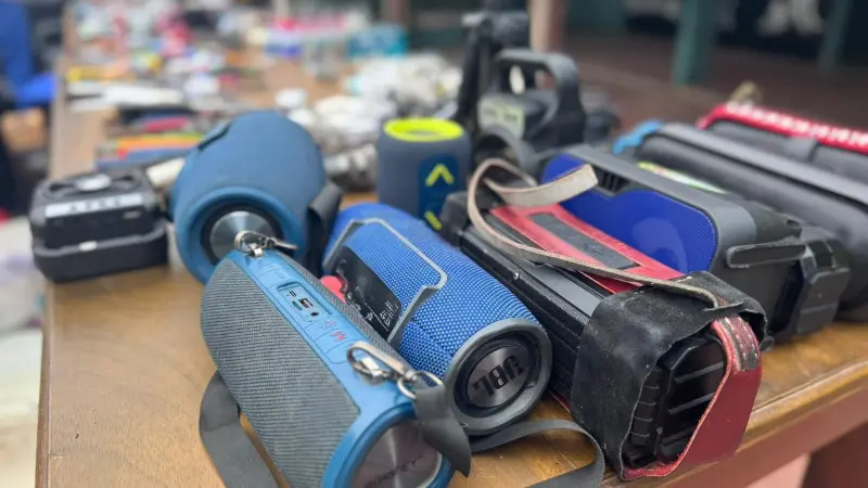 Secuestran cuchillos, celulares y otros objetos prohibidos en la cárcel de Palmasola, en puertas del Carnaval