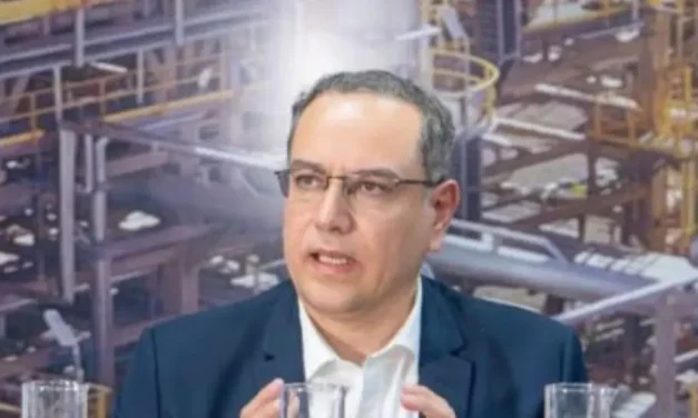 El presidente de YPFB asegura que los usuarios ya pueden cargar “gasolina de calidad”