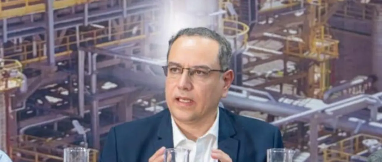 El presidente de YPFB asegura que los usuarios ya pueden cargar “gasolina de calidad”