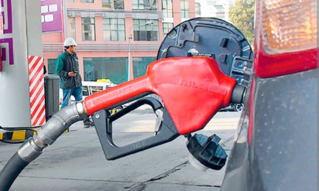 Incrementa el despacho de combustibles en la refinería de Palmasola, pero persisten largas filas en surtidores