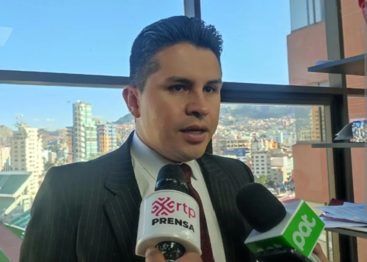 Diputado espera informes técnicos sobre proyecto para regularizar billetes de la serie B