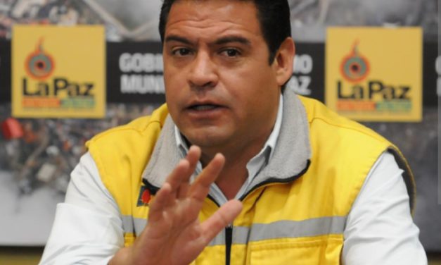 Revilla rechaza debate del TSE y responde preguntas en transmisión en vivo