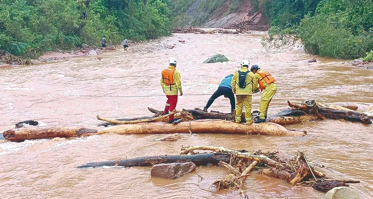 Lluvias, deslizamientos y riadas causan 34 muertes y afectan a 132.000 familias