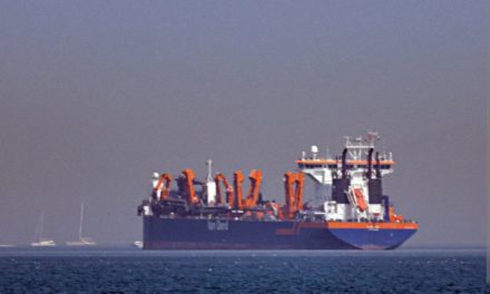 Petróleo supera los 100 dólares y bolsas caen por tensión en Oriente Medio