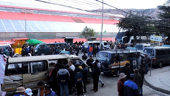 Levantan bloqueos en La Paz y El Alto tras acuerdo entre Gobierno y transportistas
