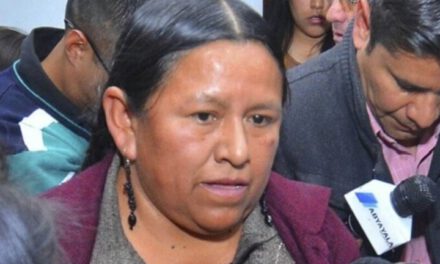 Fiscalía pide activar sello rojo de Interpol contra exministra Nemesia Achacollo