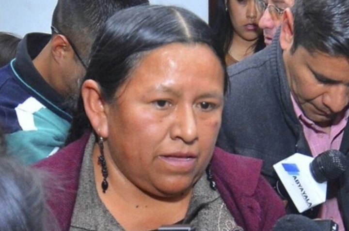 Fiscalía pide activar sello rojo de Interpol contra exministra Nemesia Achacollo