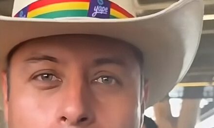 Hincha increpa al vicepresidente Edmand Lara en México por su presencia en el repechaje