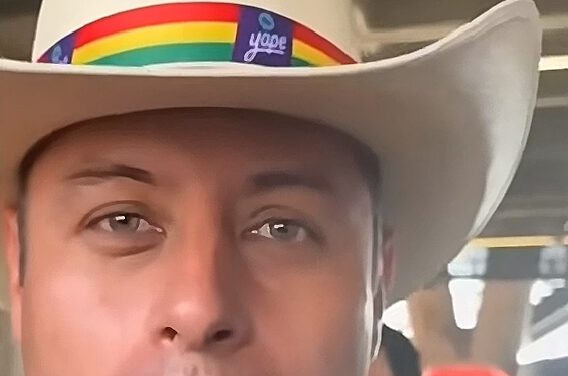Hincha increpa al vicepresidente Edmand Lara en México por su presencia en el repechaje
