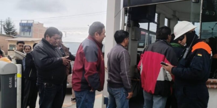 Verifican calidad de gasolina en Senkata tras el acuerdo con transportistas