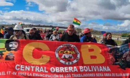 La COB marcha contra el Gobierno y exige aumento salarial