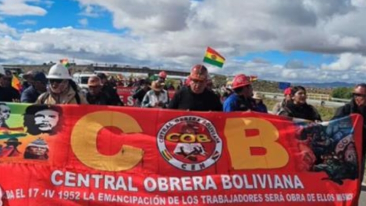 La COB marcha contra el Gobierno y exige aumento salarial