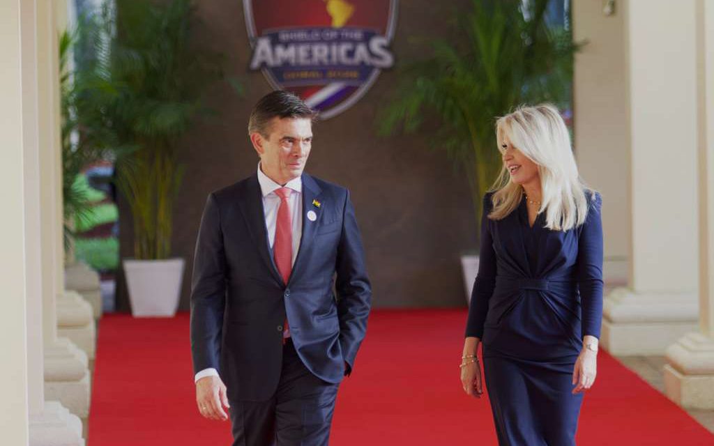 Paz abre en Miami una agenda internacional para atraer inversiones, mercados y cooperación en seguridad