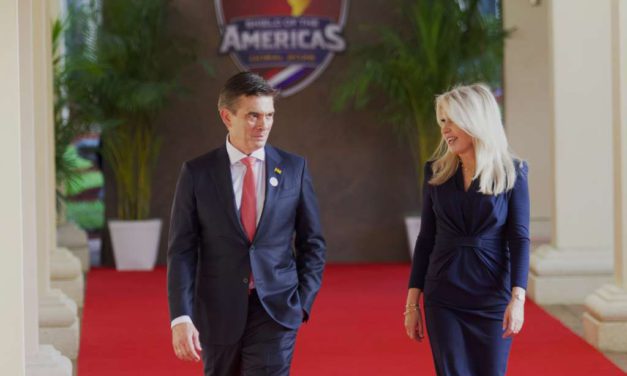 Paz abre en Miami una agenda internacional para atraer inversiones, mercados y cooperación en seguridad