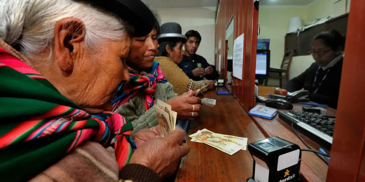 Rodrigo Paz decreta un aumento del 18,12% para los jubilados del Senasir