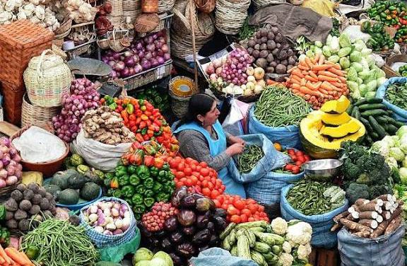 Febrero registra inflación negativa y modera el alza de precios en 2026